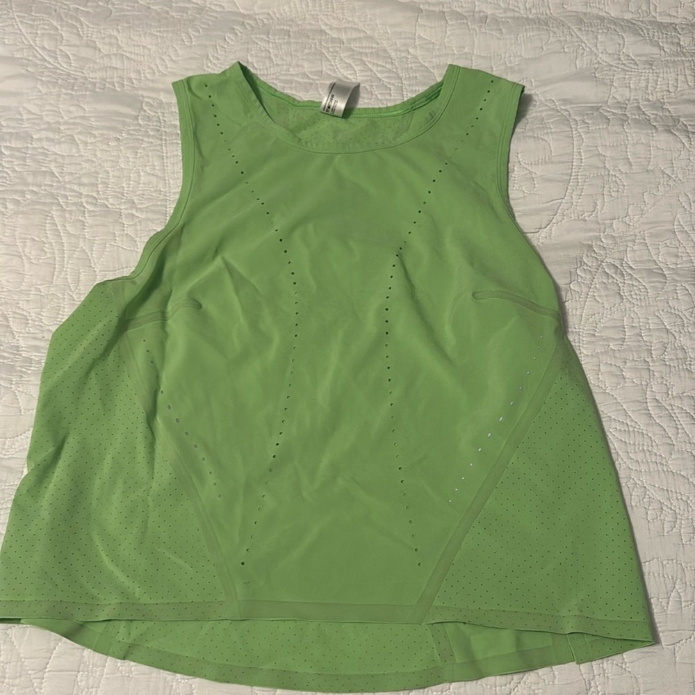 Women’s Lululemon tank